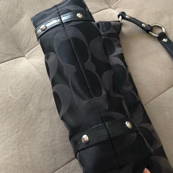 Black Coach Signature Purse - Picture 4 of 8